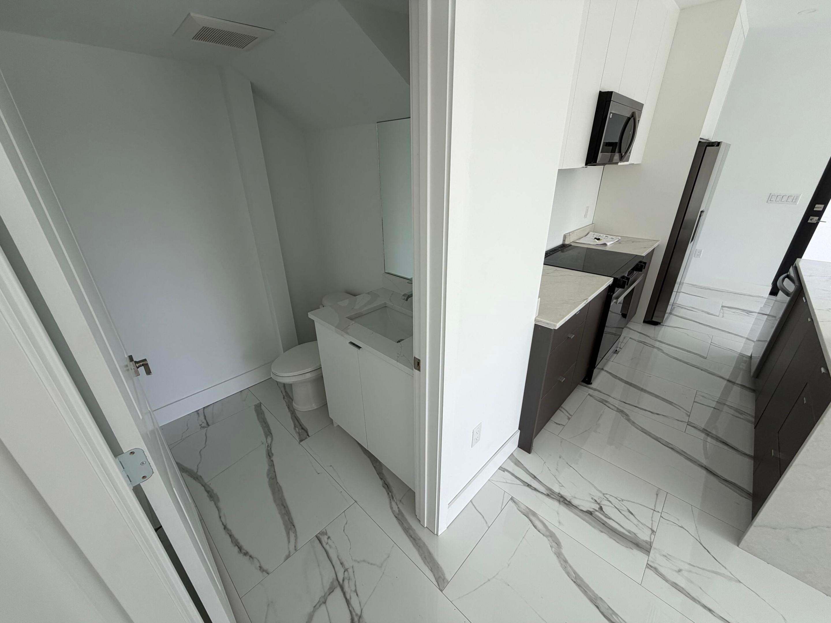 120 NW 15th Place 1548