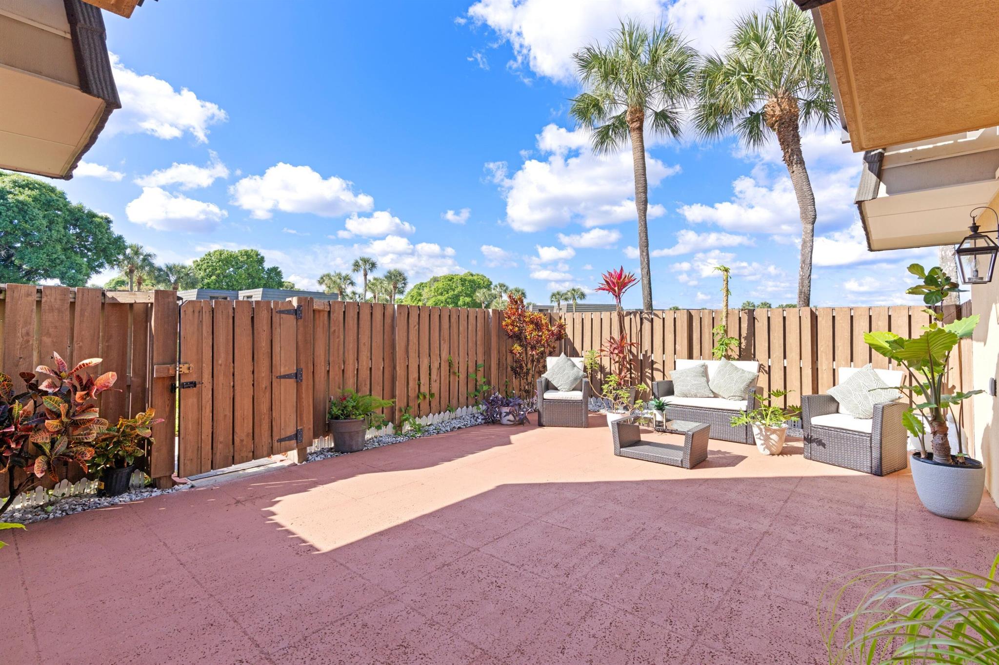 VILLAGE OF SANDALWOOD LAK - Residential Lease