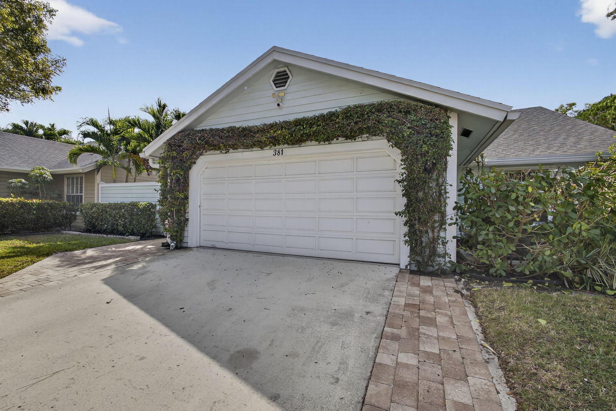 TREE TOPS OF WELLINGTON - Residential