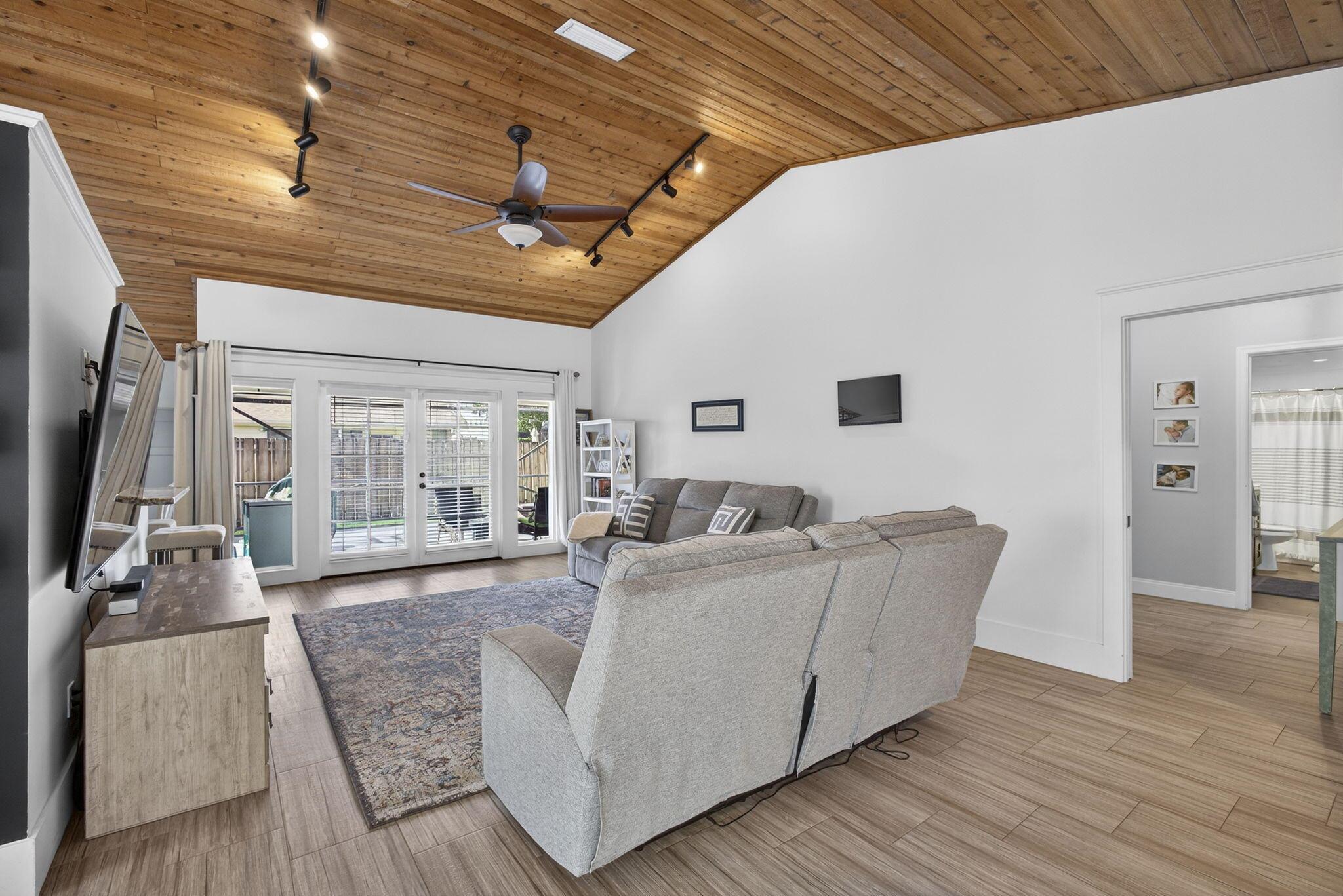 TREE TOPS OF WELLINGTON - Residential