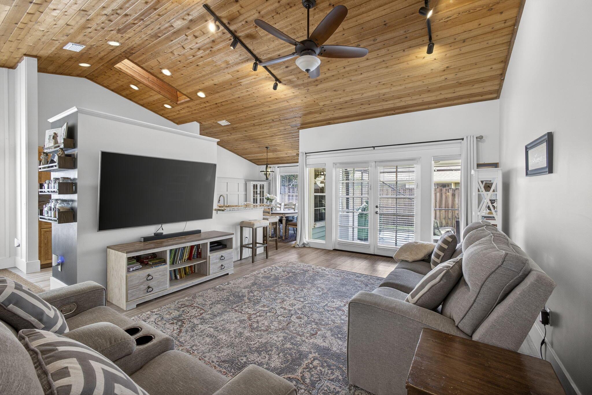 TREE TOPS OF WELLINGTON - Residential