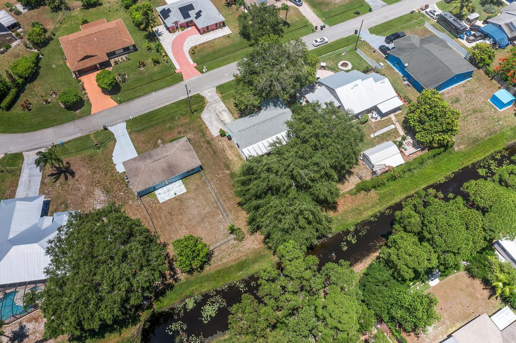 Photo of 2520 SE Tiger Avenue, Port Saint Lucie, FL 34952 (MLS # R10994508)