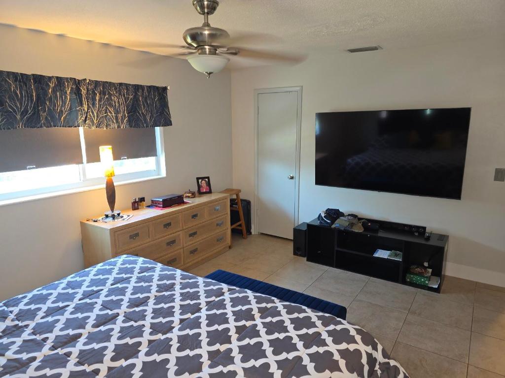 VILLAGE ROYALE - Residential Lease