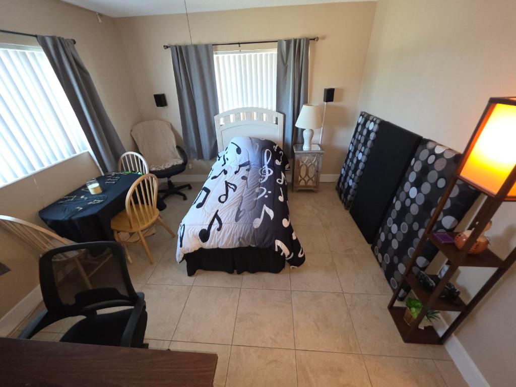 VILLAGE ROYALE - Residential Lease