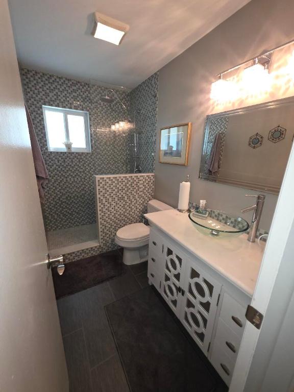 VILLAGE ROYALE - Residential Lease