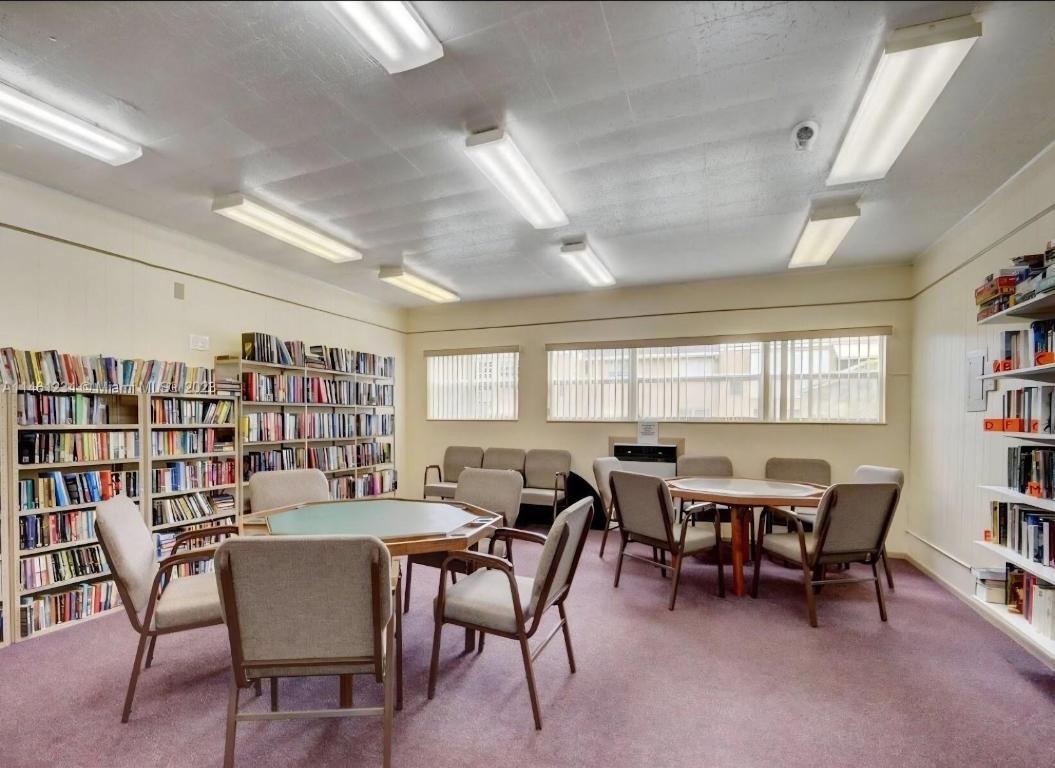 VILLAGE ROYALE - Residential Lease