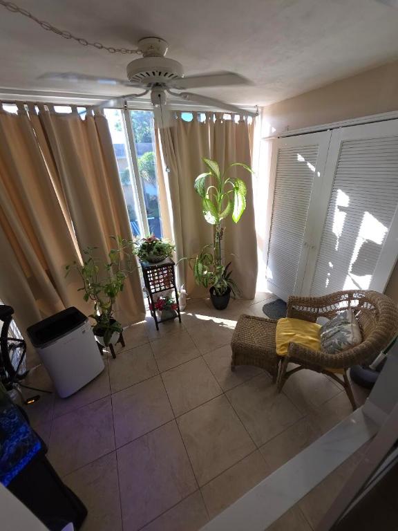 VILLAGE ROYALE - Residential Lease