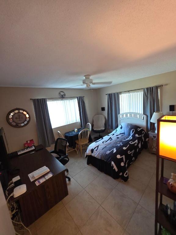 VILLAGE ROYALE - Residential Lease