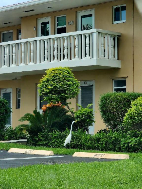 VILLAGE ROYALE - Residential Lease