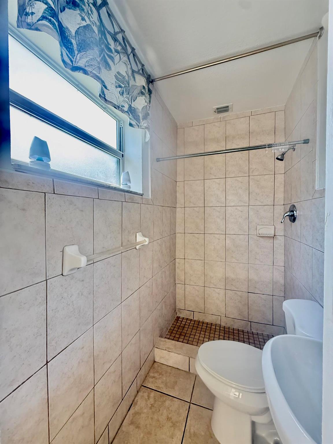 1ST ADDN TO PANULETA GARD - Residential Lease