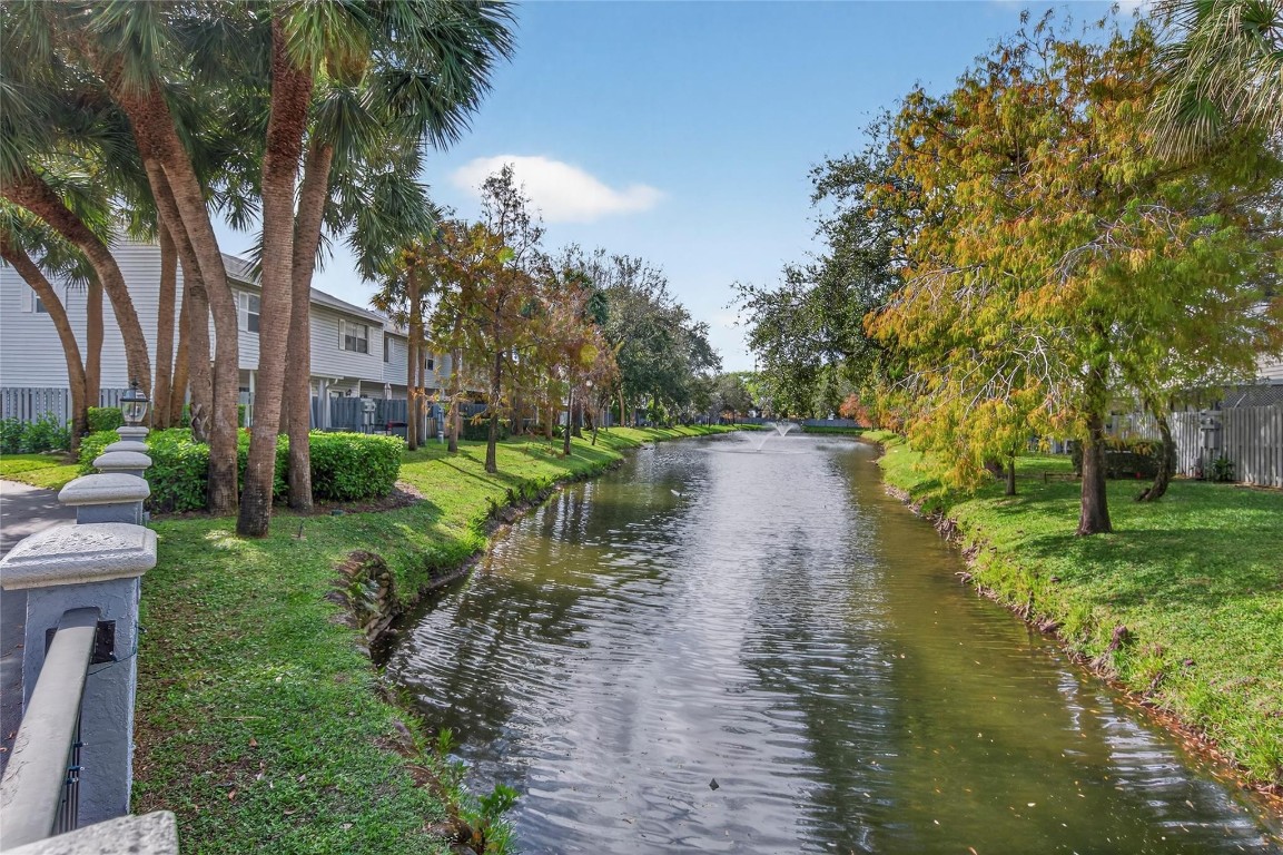 Lakebridge Townhomes - Residential