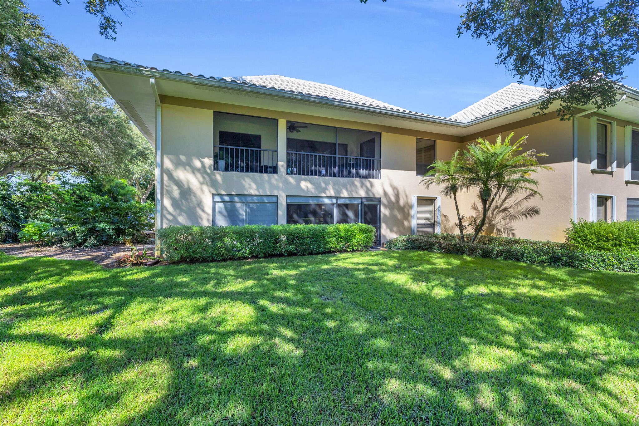 Outstanding Turn Key Turtle Creek Condo that is move in ready. Open kitchen with bar counter, newer appliances. Peaceful garden view through the beautiful oak trees. Wood-like tile floors, recessed lighting in ceilings, large bedrooms, updated bathrooms. W/D in utility room off of the patio. Plantation shutters and crown molding.