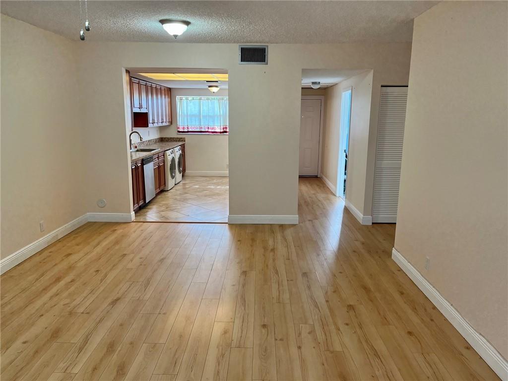Country Club Manor - Residential