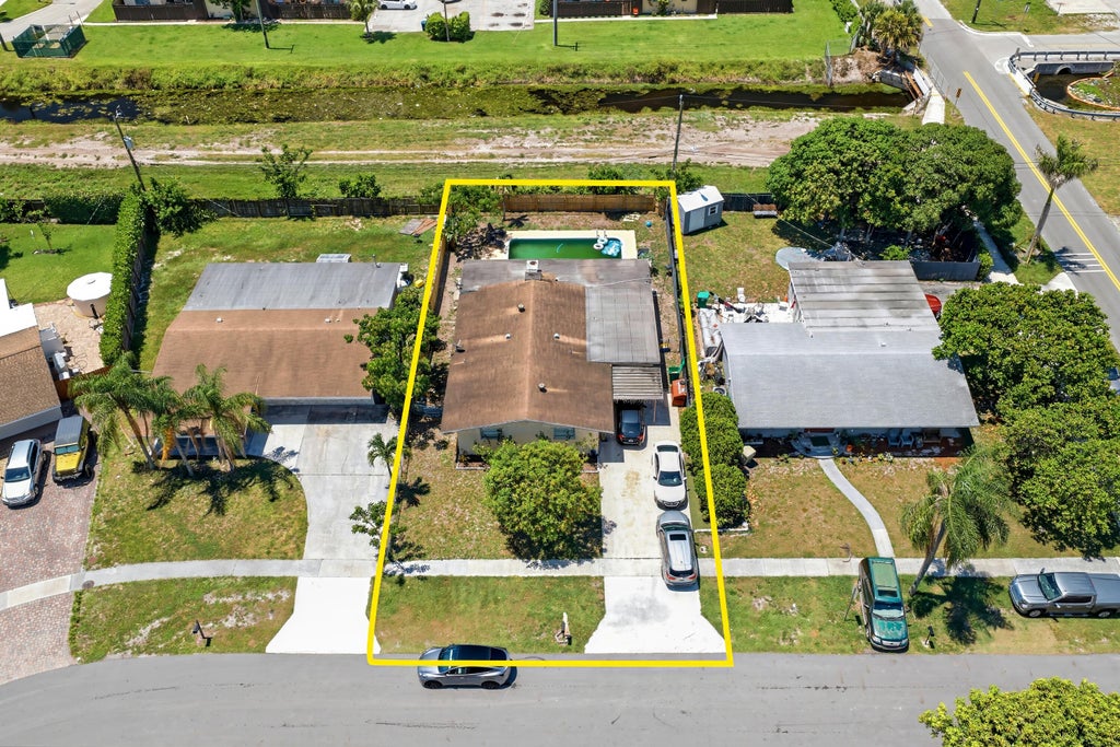 Photo of 18 Andros Road, Palm Springs, FL 33461 (MLS # B26045513)