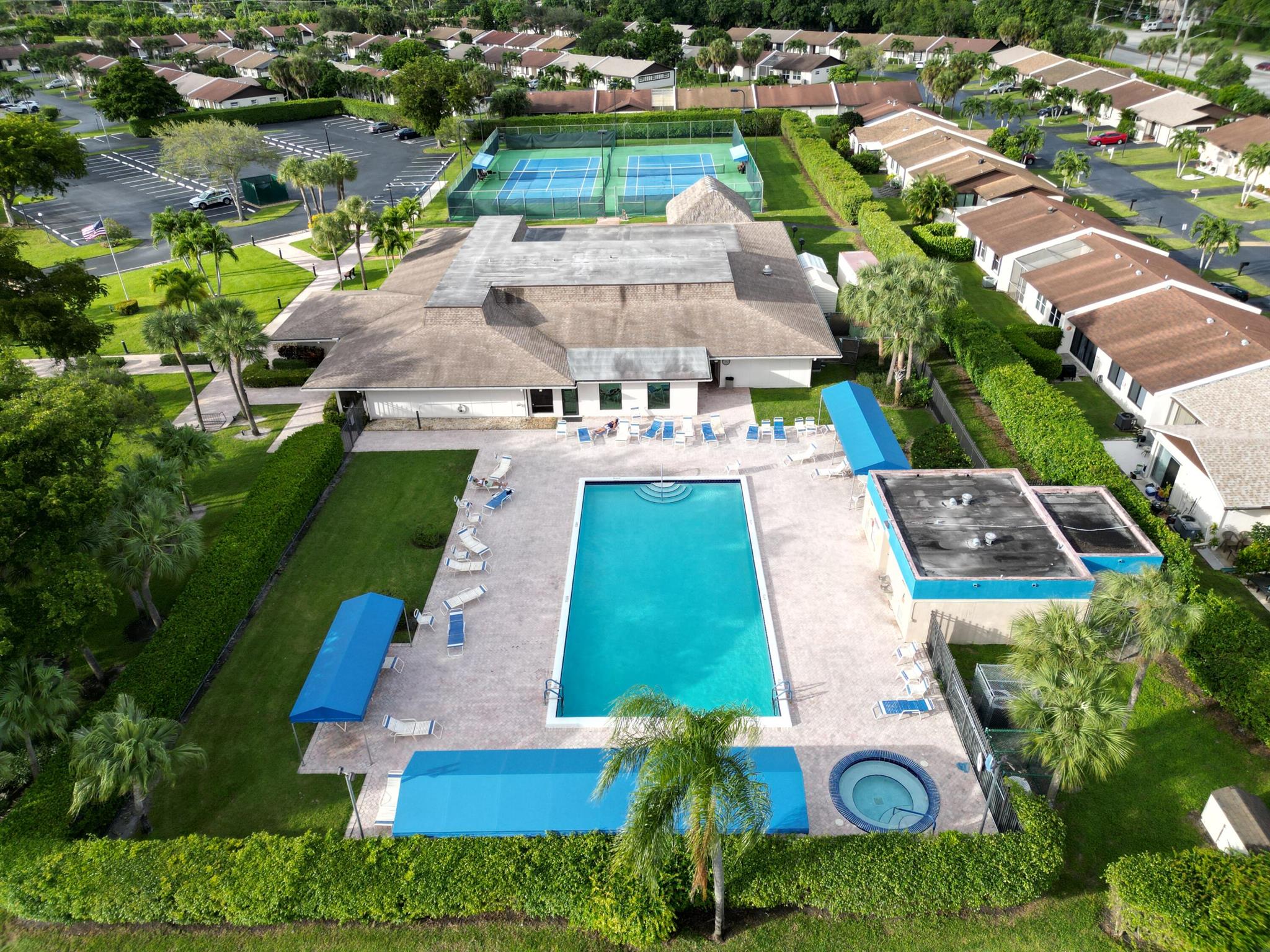 BANYAN CONDO - Residential