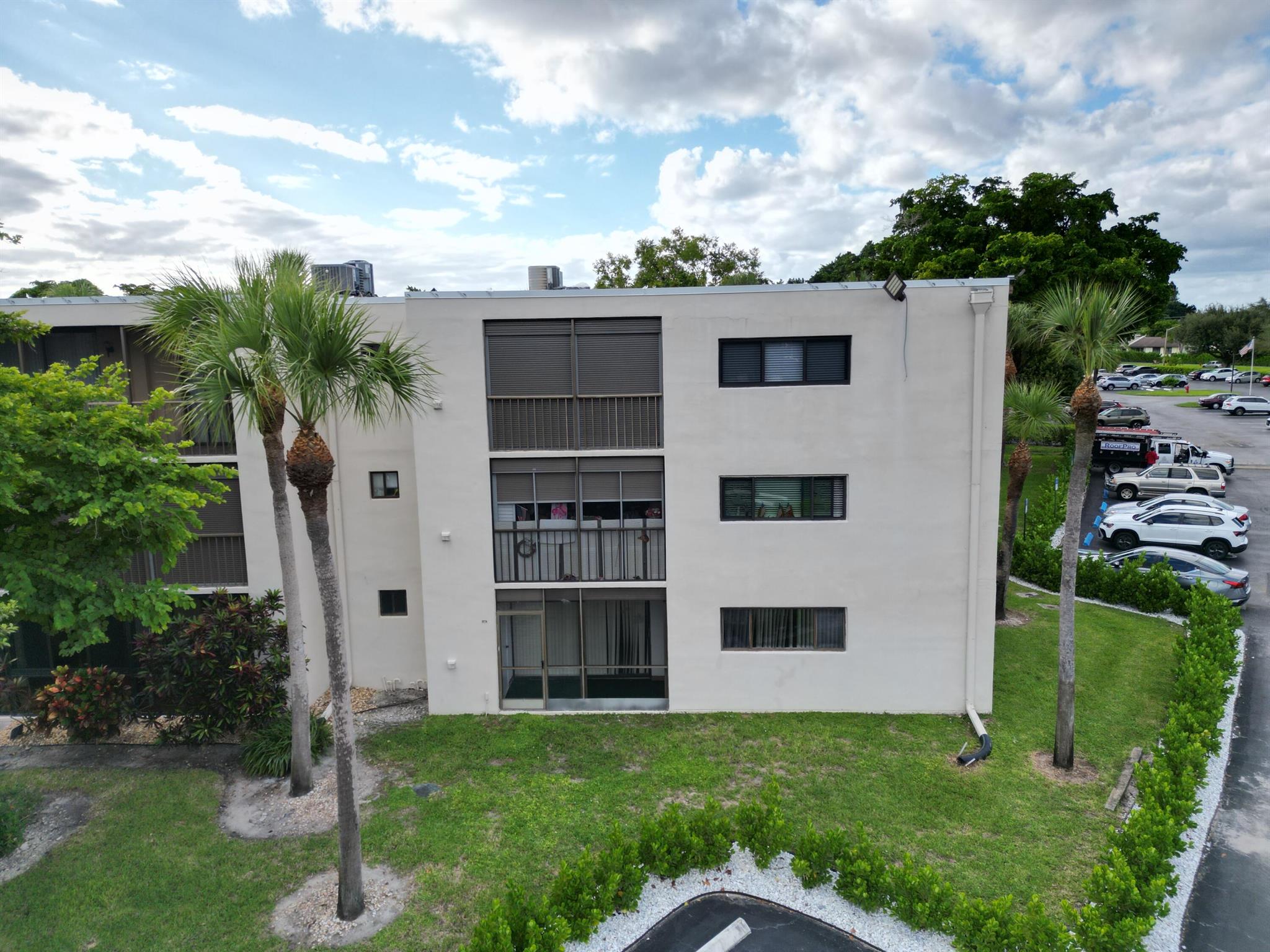 BANYAN CONDO - Residential