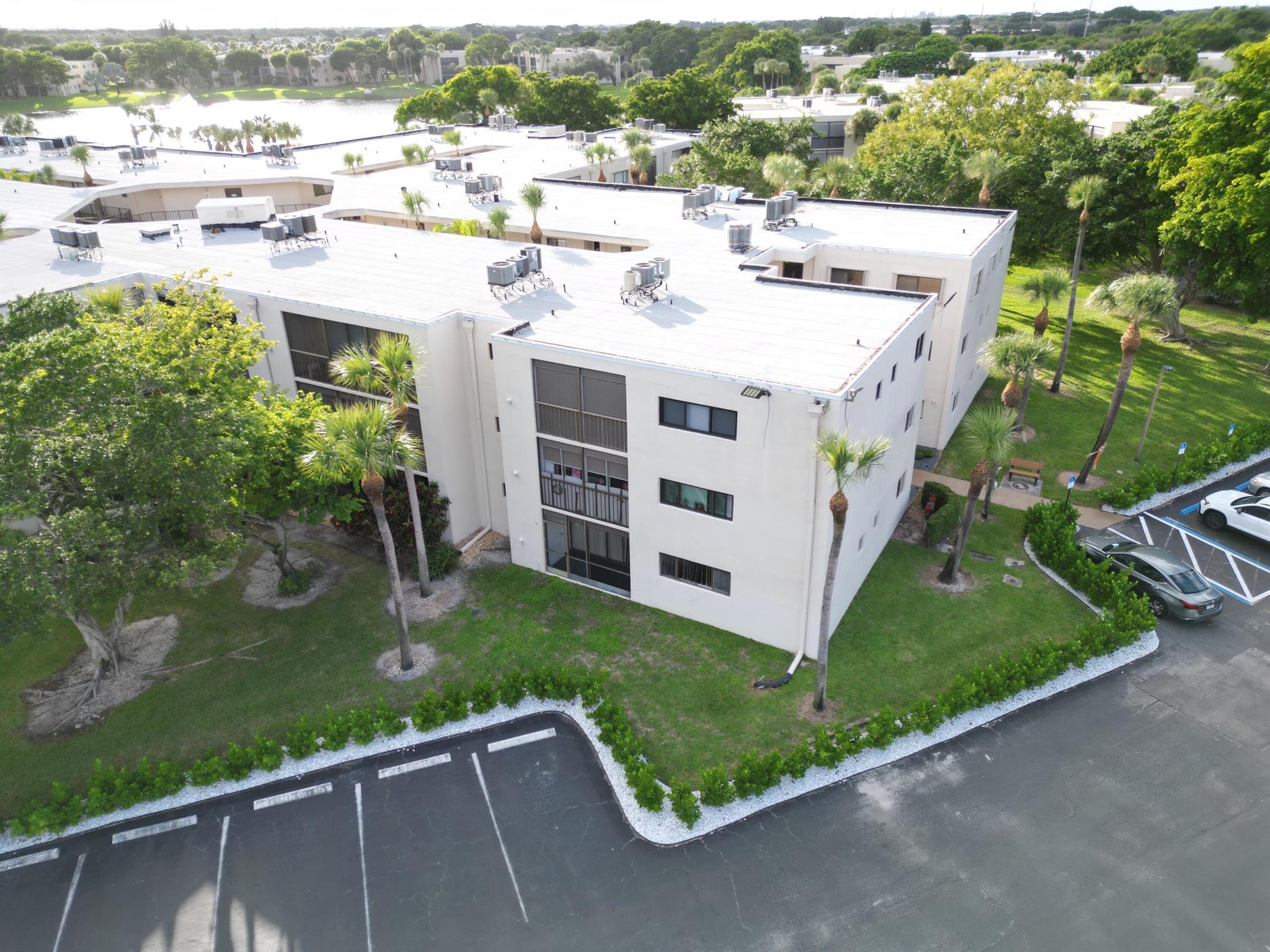 BANYAN CONDO - Residential
