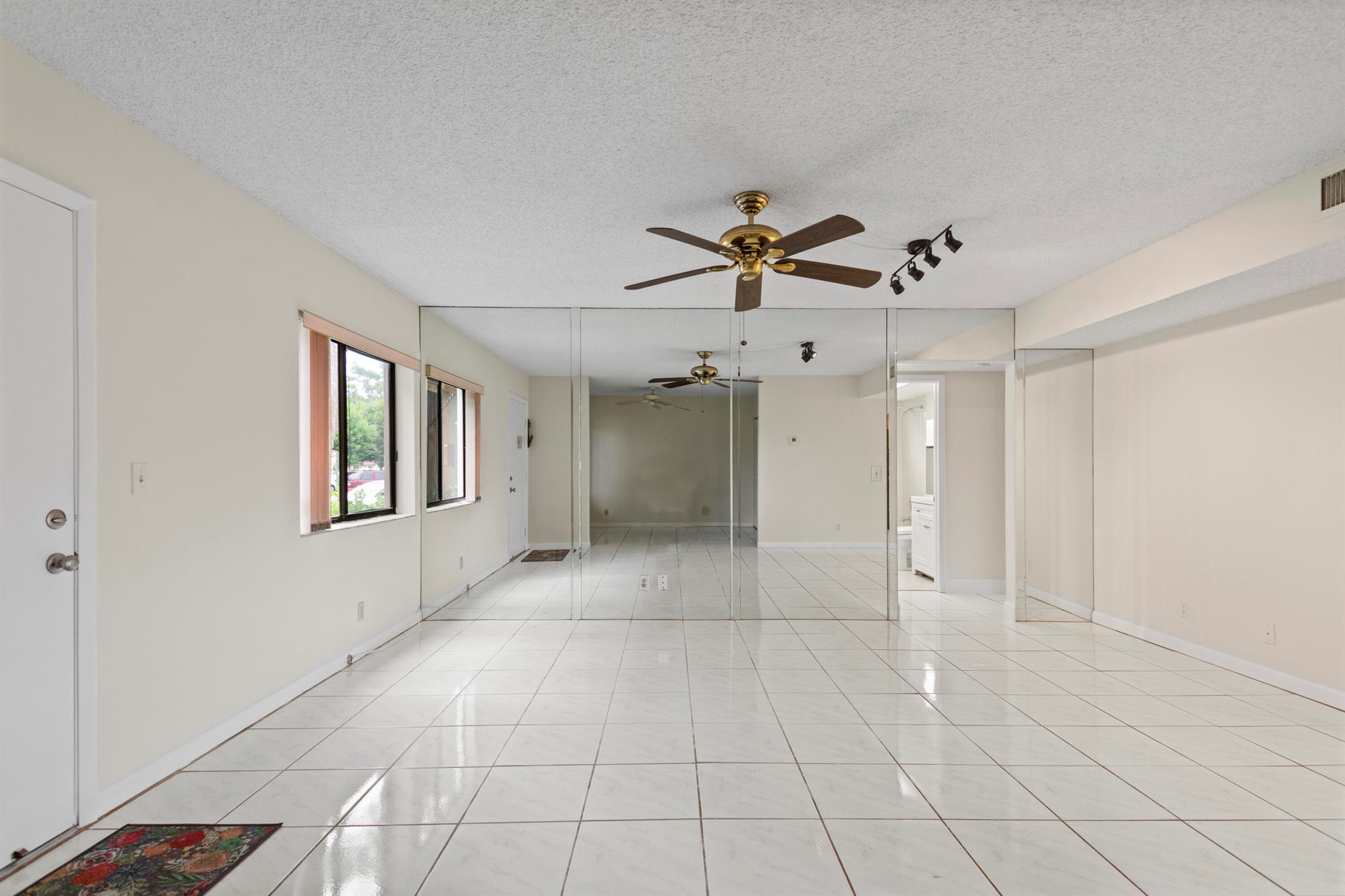 BANYAN CONDO - Residential