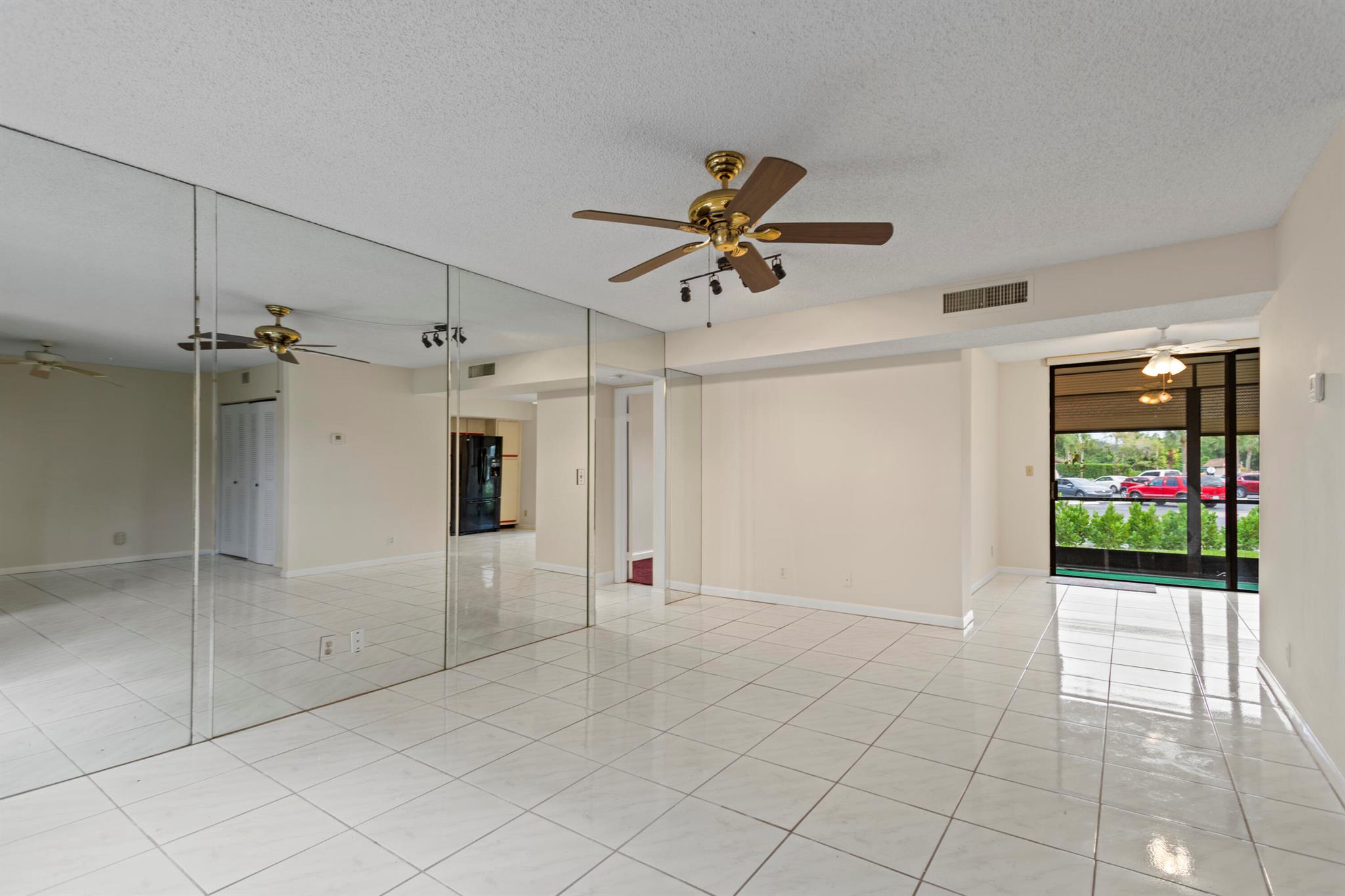 BANYAN CONDO - Residential