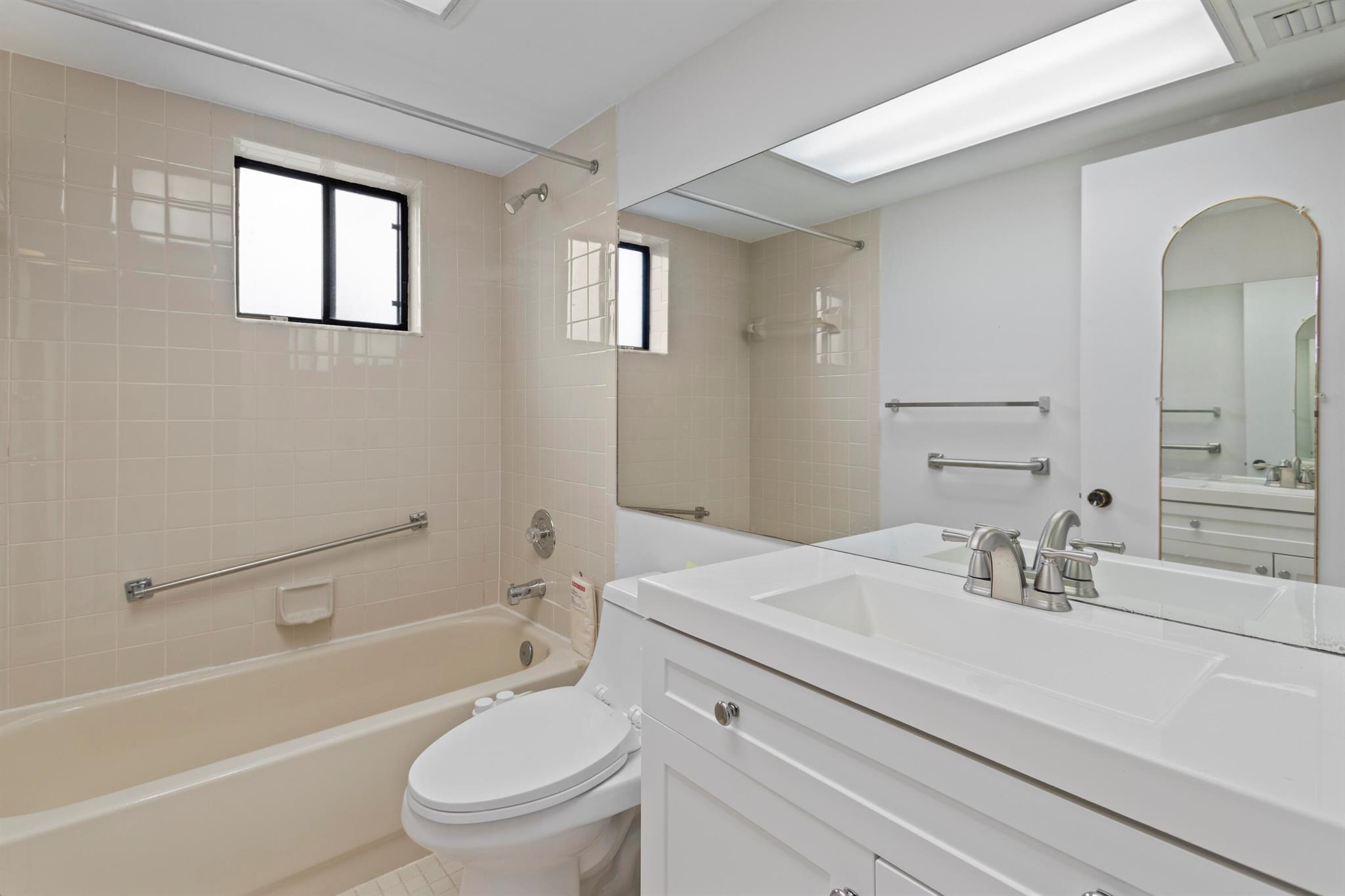 BANYAN CONDO - Residential