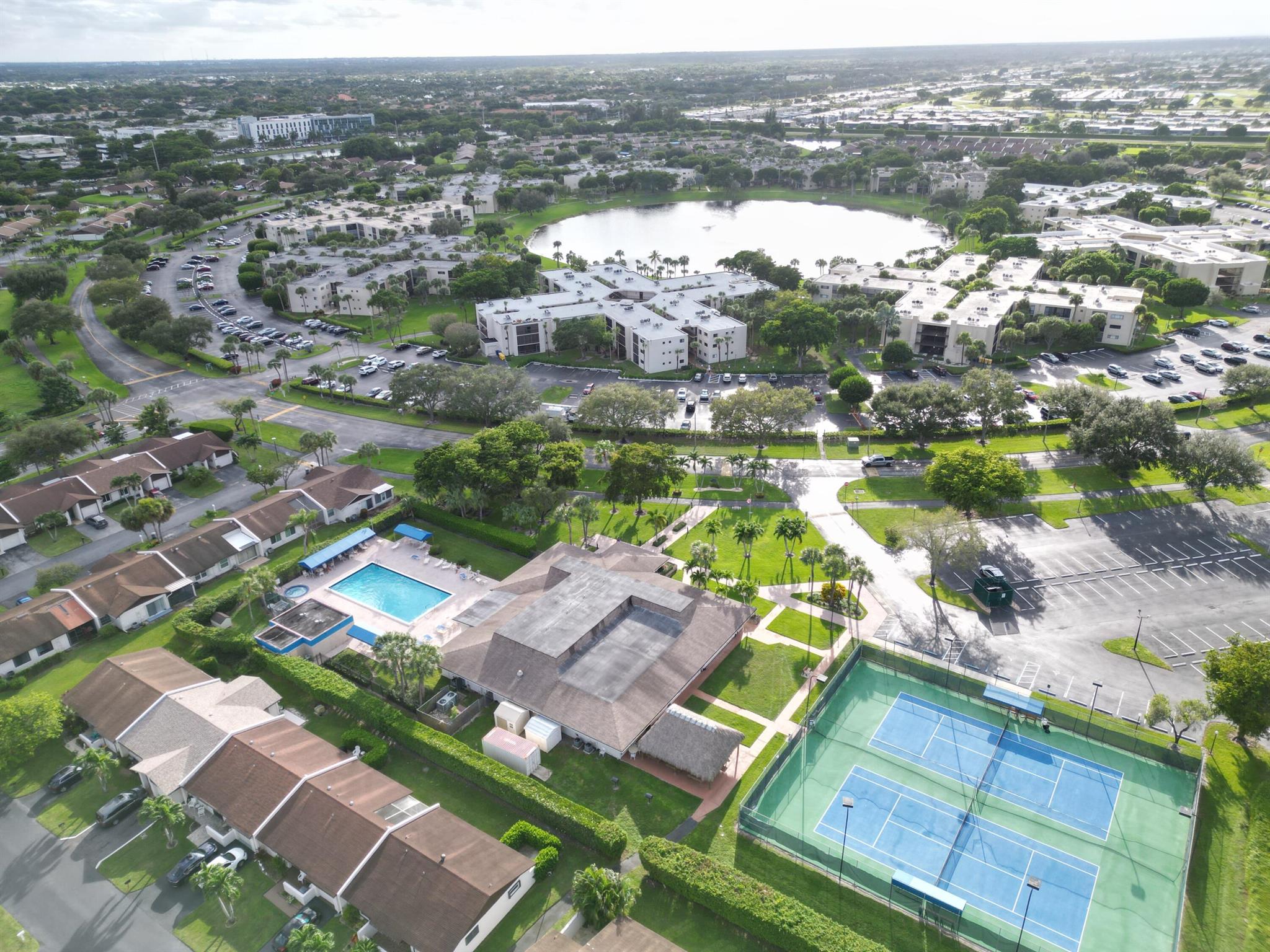 BANYAN CONDO - Residential