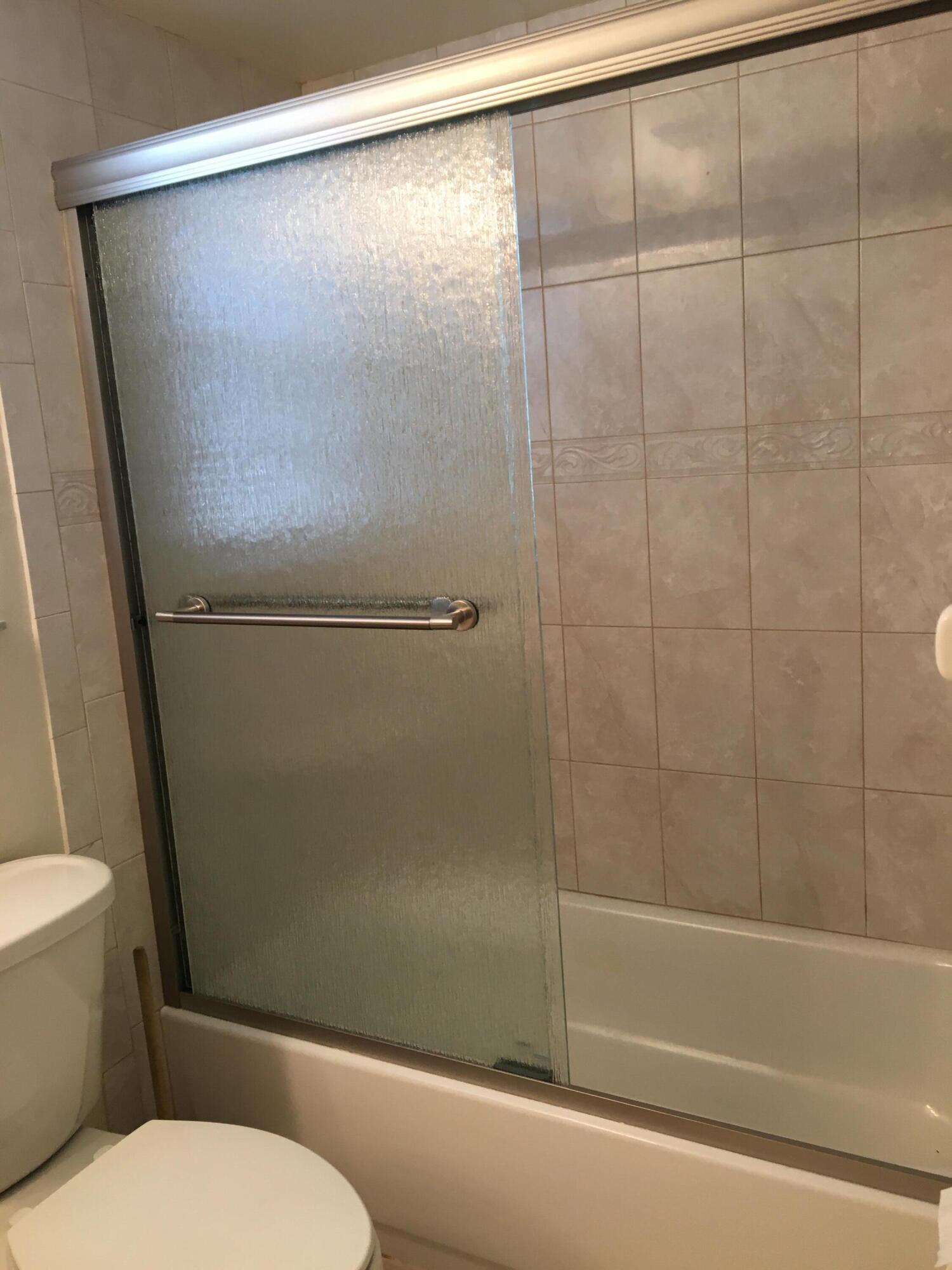 LAKE WINDWOOD CONDO - Residential Lease