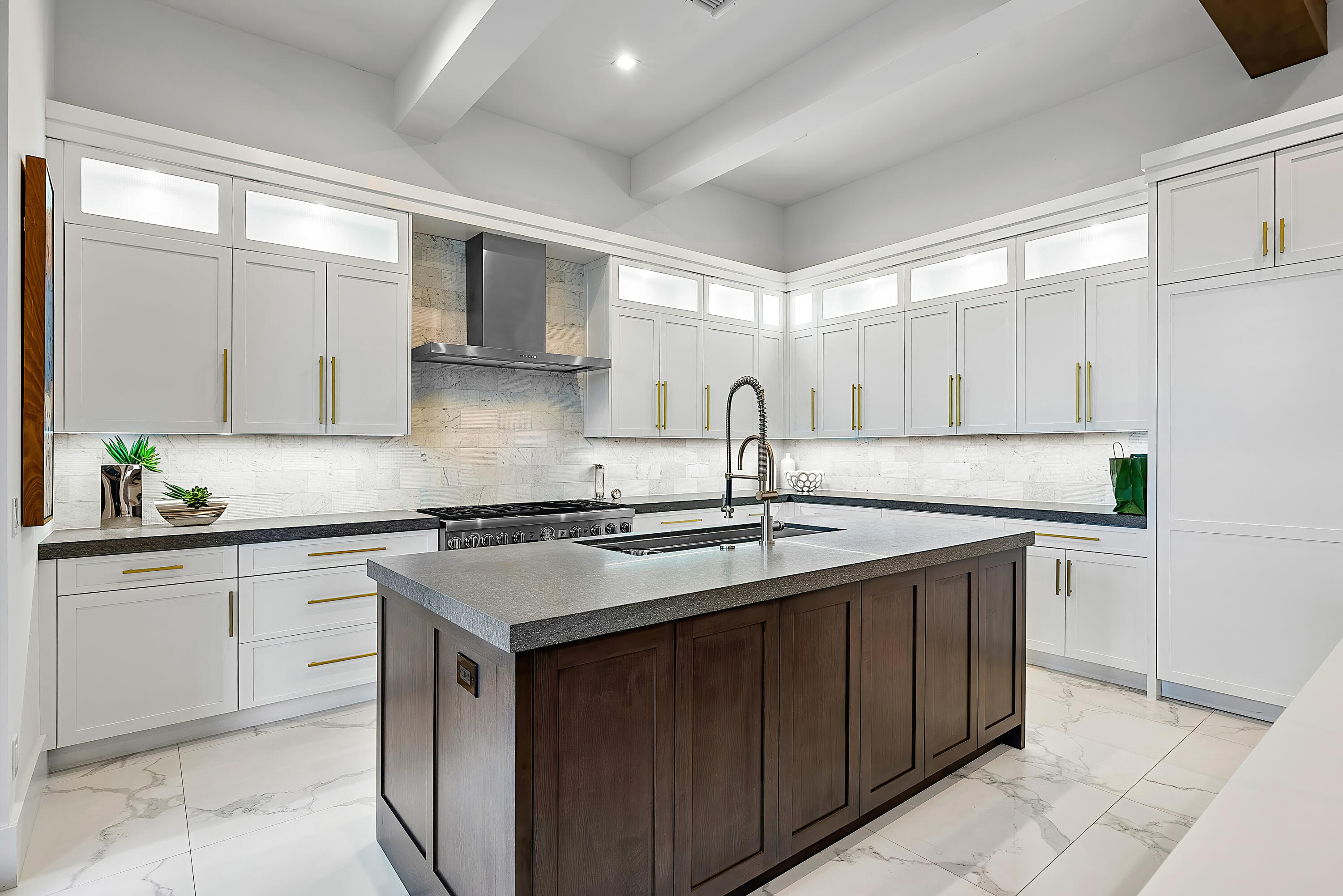 ROYAL PALM YACHT & COUNTRY CLUB - Residential