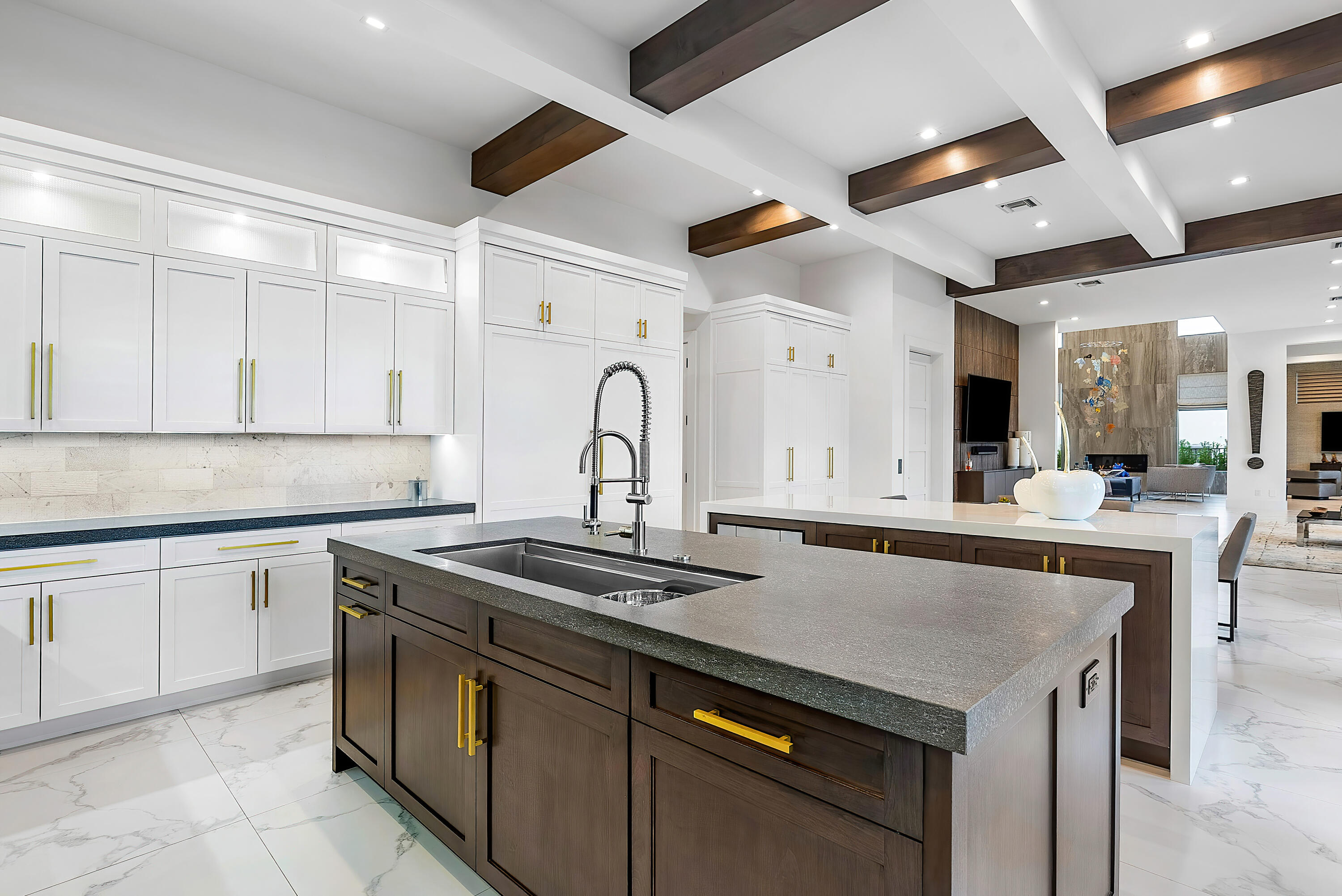 ROYAL PALM YACHT & COUNTRY CLUB - Residential