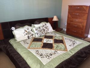 PALMETTO PLACE CONDO - Residential Lease