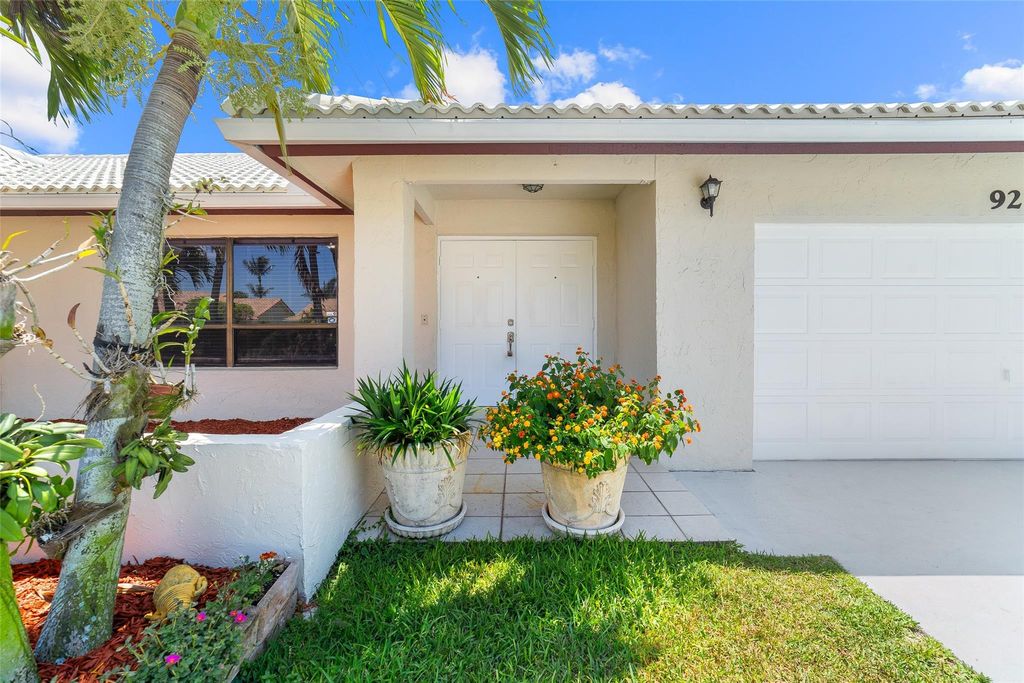 Photo of 9216 Sun Pointe Drive, Boynton Beach, FL 33437 (MLS # F10507151)