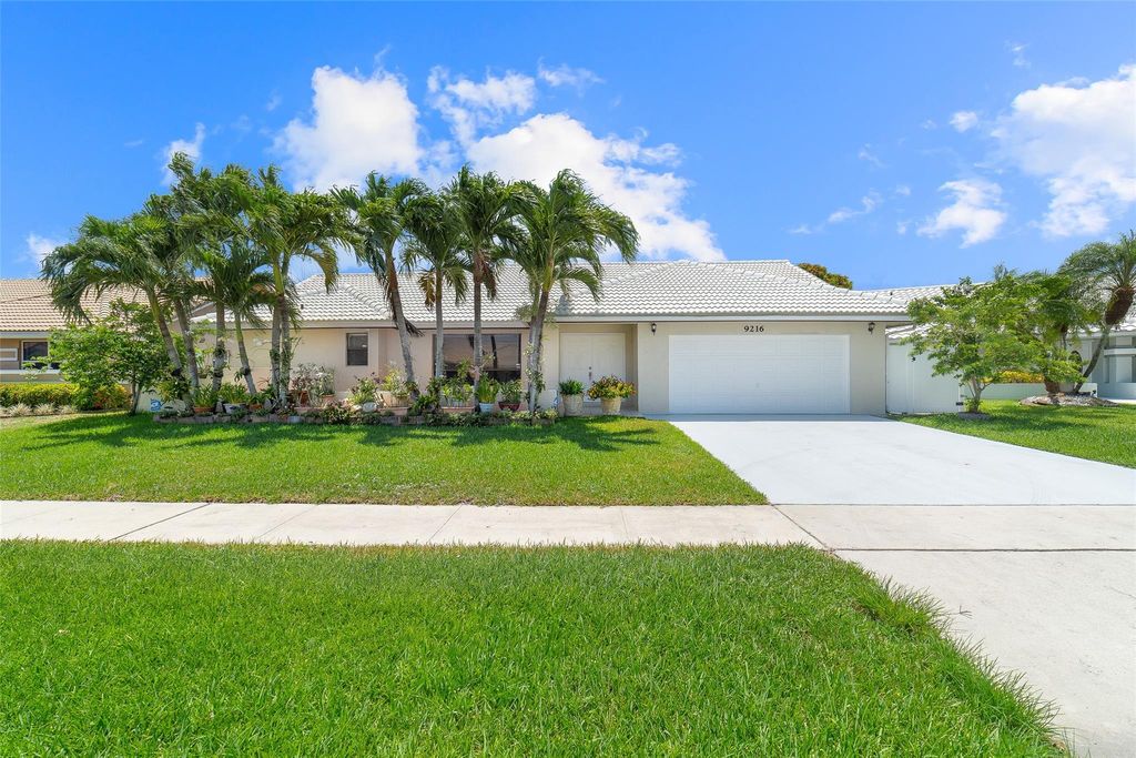 Photo of 9216 Sun Pointe Drive, Boynton Beach, FL 33437 (MLS # F10507151)