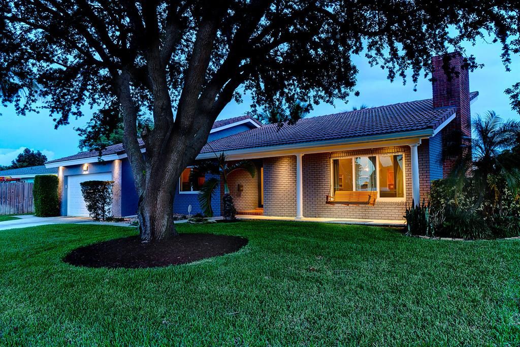 Photo of 1424 SW 13th Street, Boca Raton, FL 33486 (MLS # R10766866)