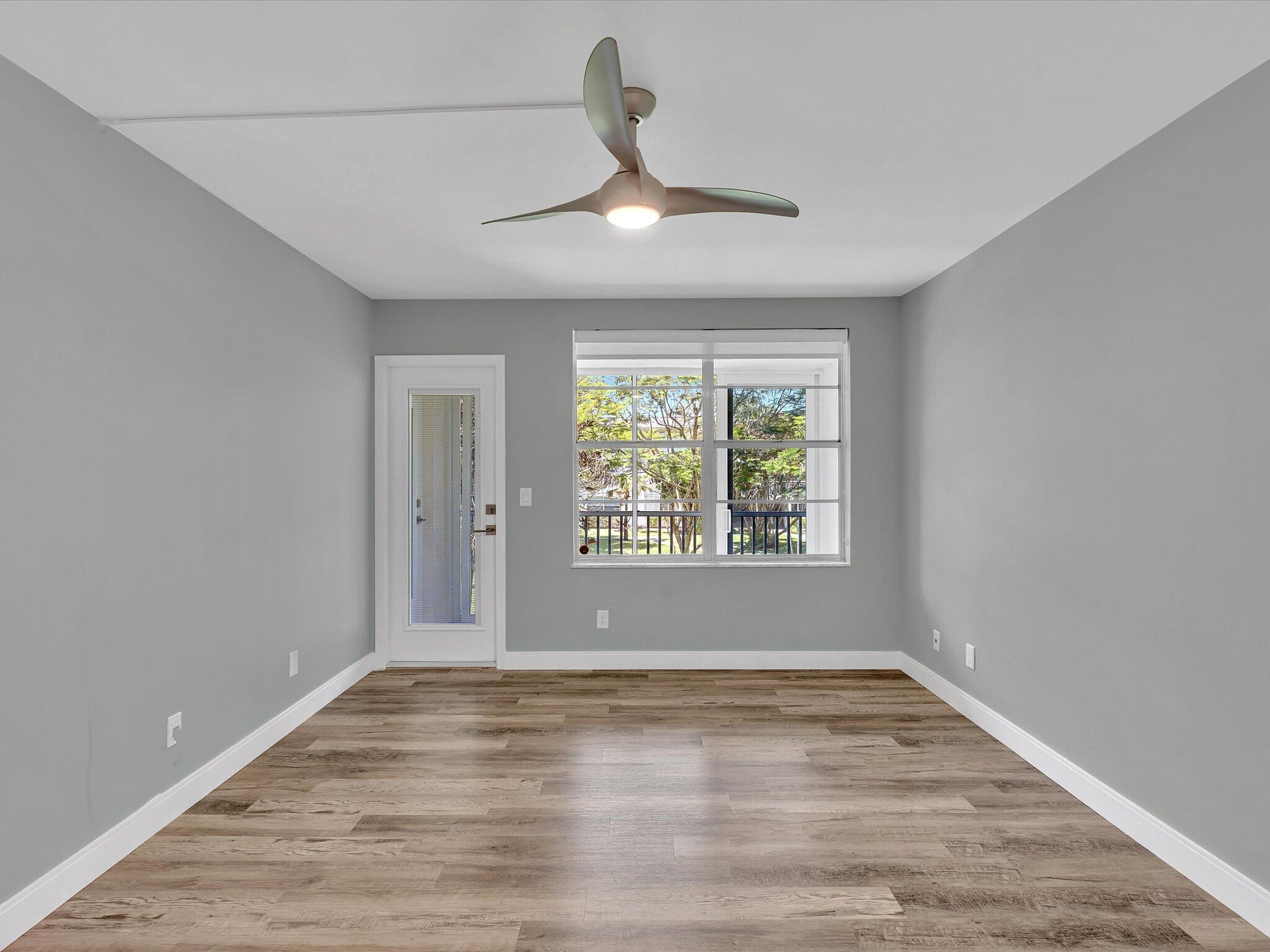 KINGS PARK GARDEN APTS CONDO - Residential