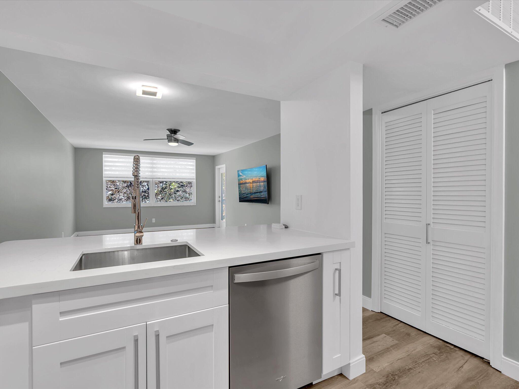 KINGS PARK GARDEN APTS CONDO - Residential