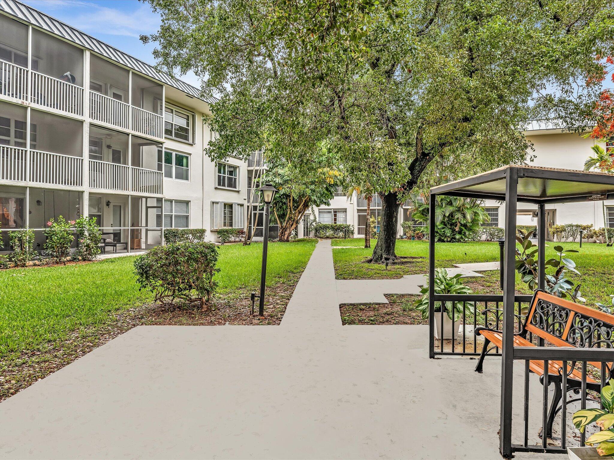 KINGS PARK GARDEN APTS CONDO - Residential