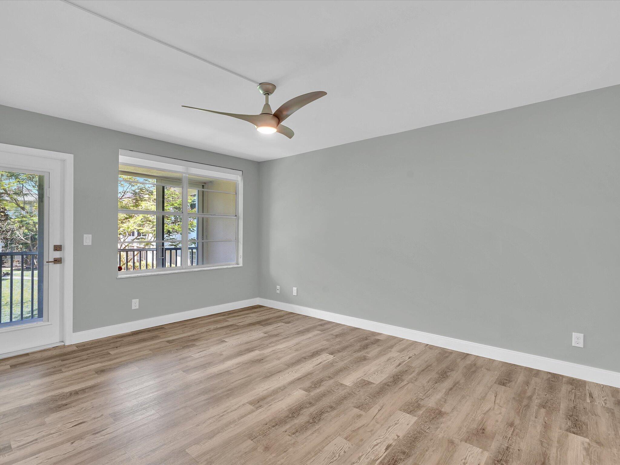 KINGS PARK GARDEN APTS CONDO - Residential