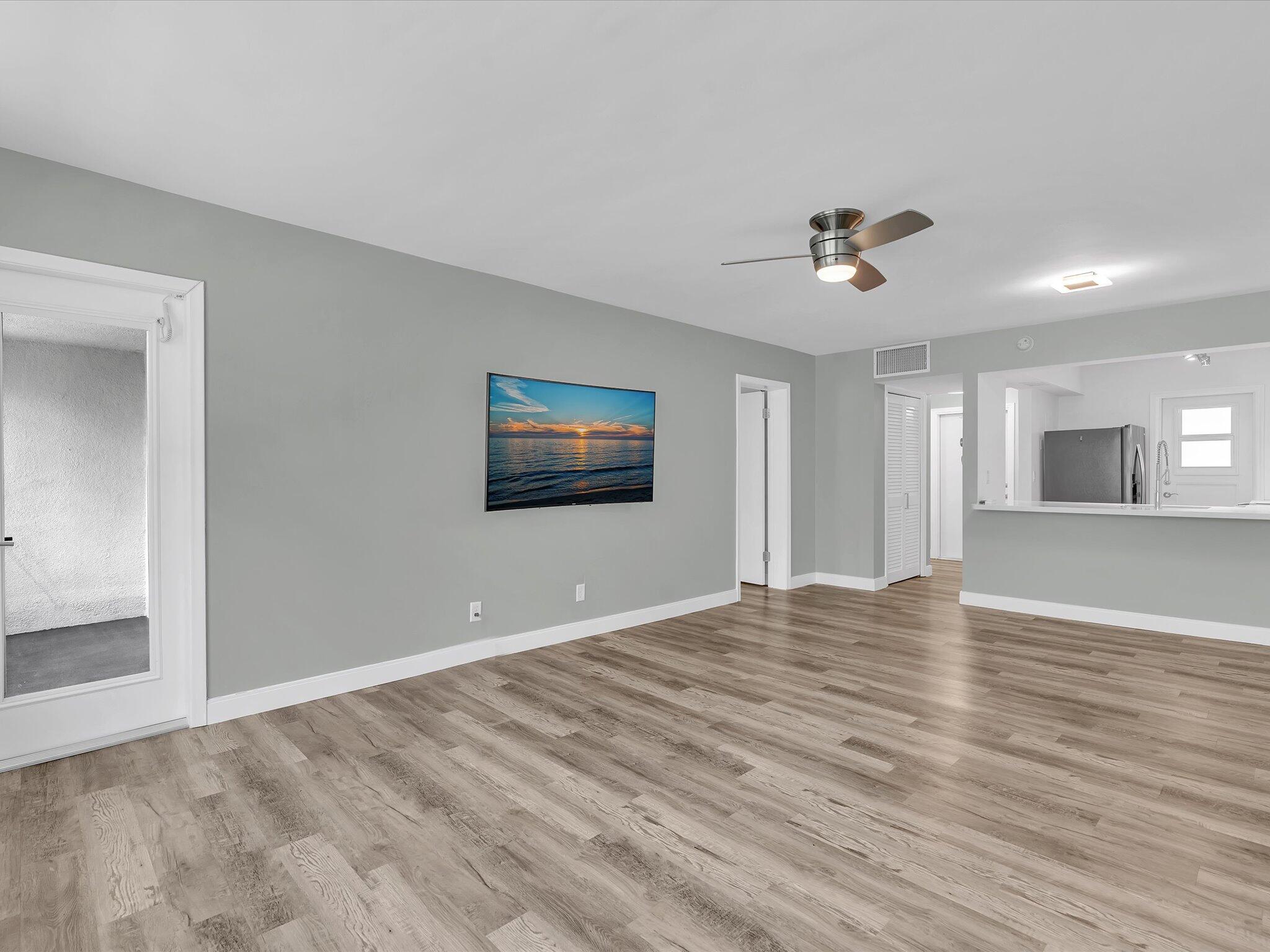 KINGS PARK GARDEN APTS CONDO - Residential