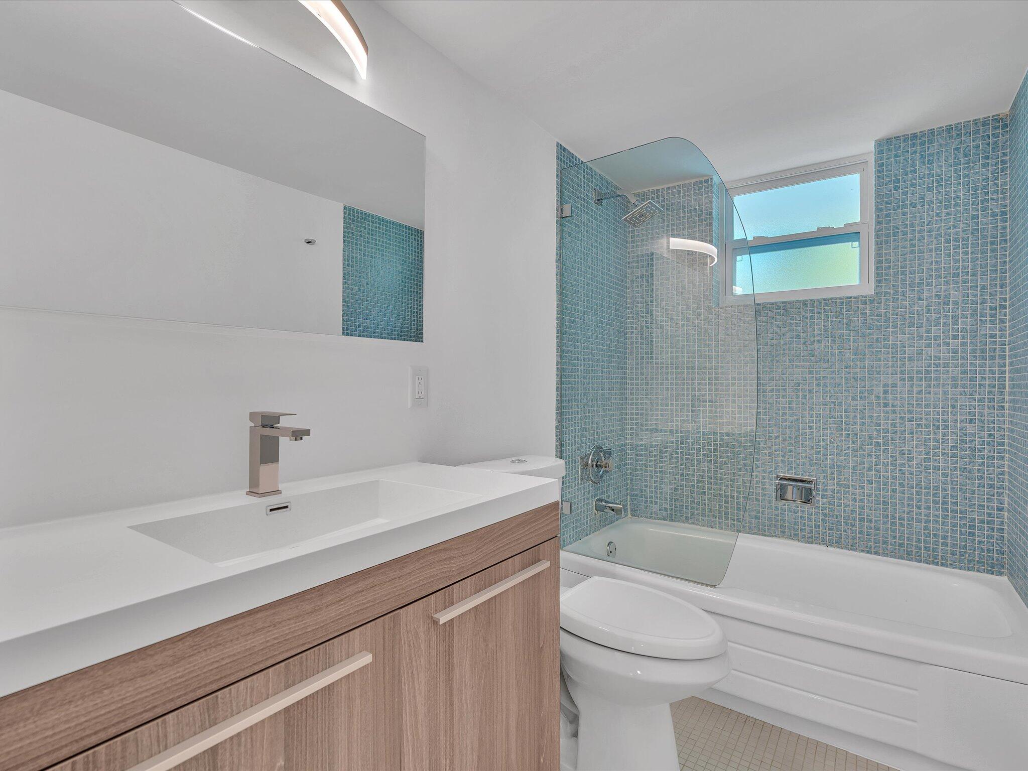 KINGS PARK GARDEN APTS CONDO - Residential
