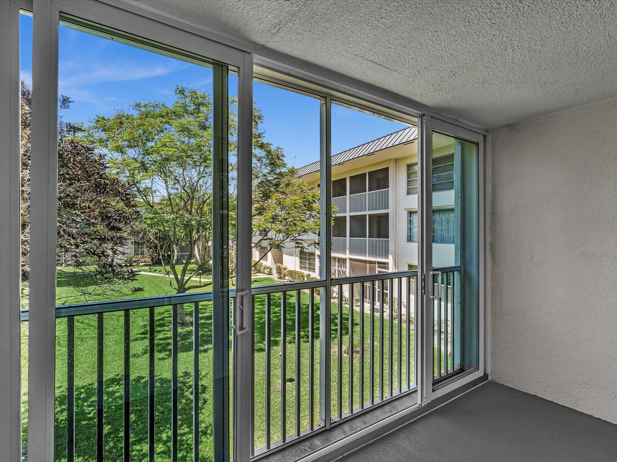 KINGS PARK GARDEN APTS CONDO - Residential