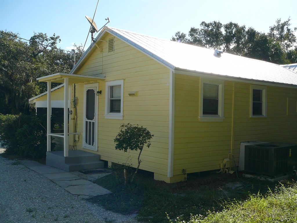 Photo of 2917 N Old Dixie Highway, Fort Pierce, FL 34946 (MLS # R11135502)