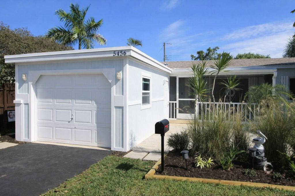 Photo of 5456 NE 3rd Terrace, Oakland Park, FL 33334 (MLS # F10549296)