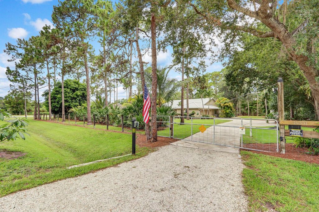Photo of 16331 128th Trail N, Jupiter, FL 33478 (MLS # R10998842)