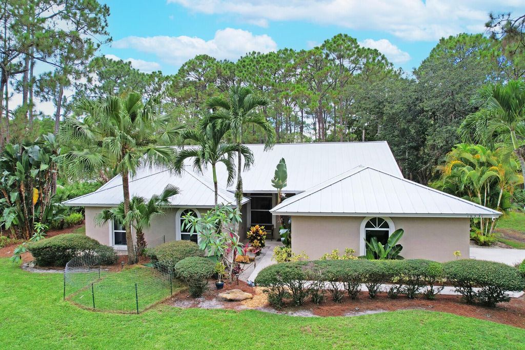 Photo of 16331 128th Trail N, Jupiter, FL 33478 (MLS # R10998842)