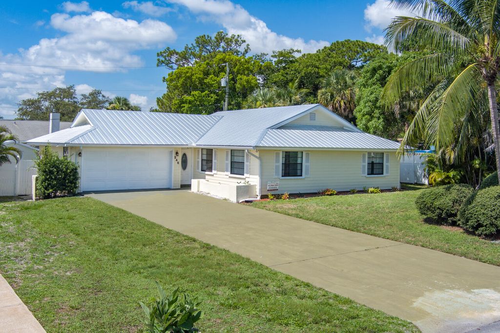 Photo of 246 SE Ila Street, Stuart, FL 34994 (MLS # R11106158)