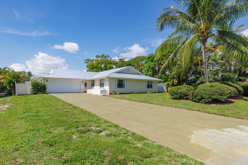 Photo of 246 SE Ila Street, Stuart, FL 34994 (MLS # R11106158)