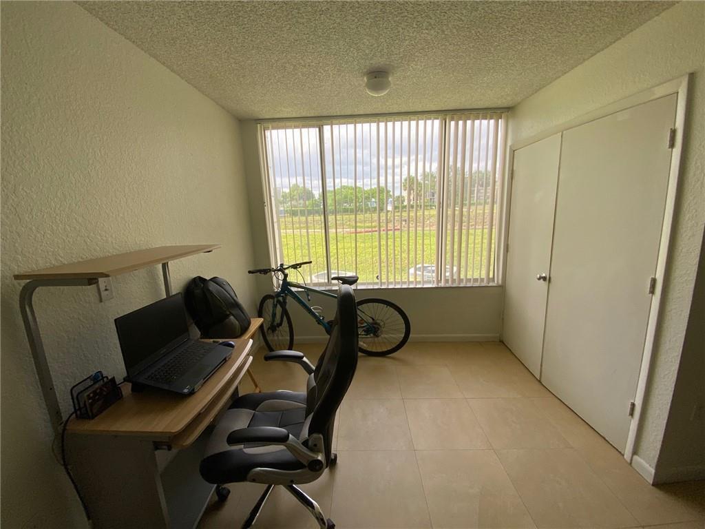 LAKEVIEW CLUB CONDO - Residential Lease