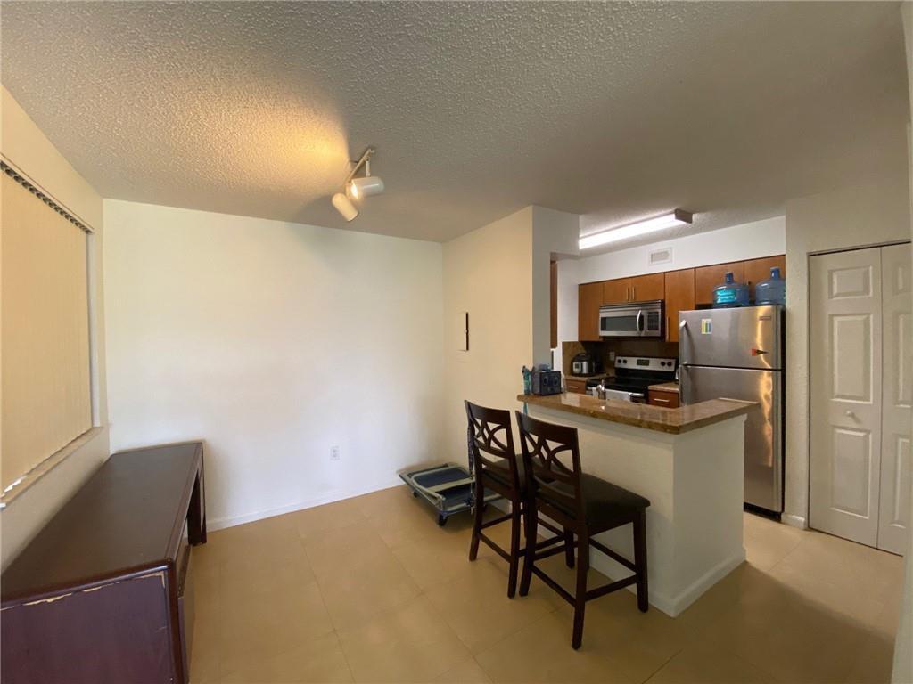 LAKEVIEW CLUB CONDO - Residential Lease