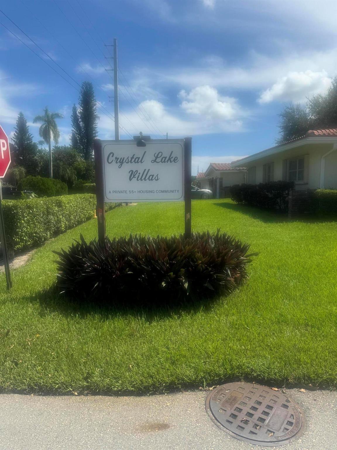 Villa was renovated new Kitchen very bright, Quiet, a fitness center and community pool. Can be rented furnitured or unfurnitured