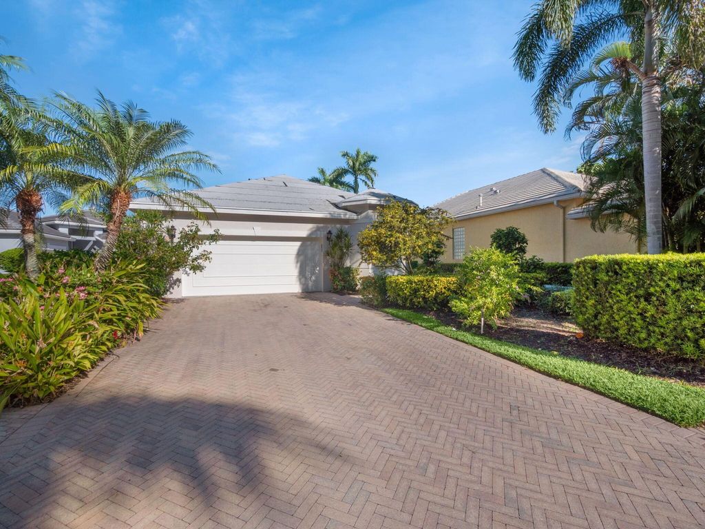 Photo of 121 Victoria Bay Court, Palm Beach Gardens, FL 33418 (MLS # R11071072)