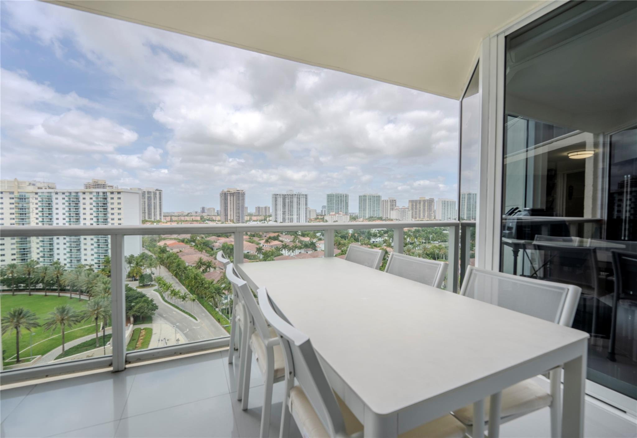 19333 Collins AVE 1406